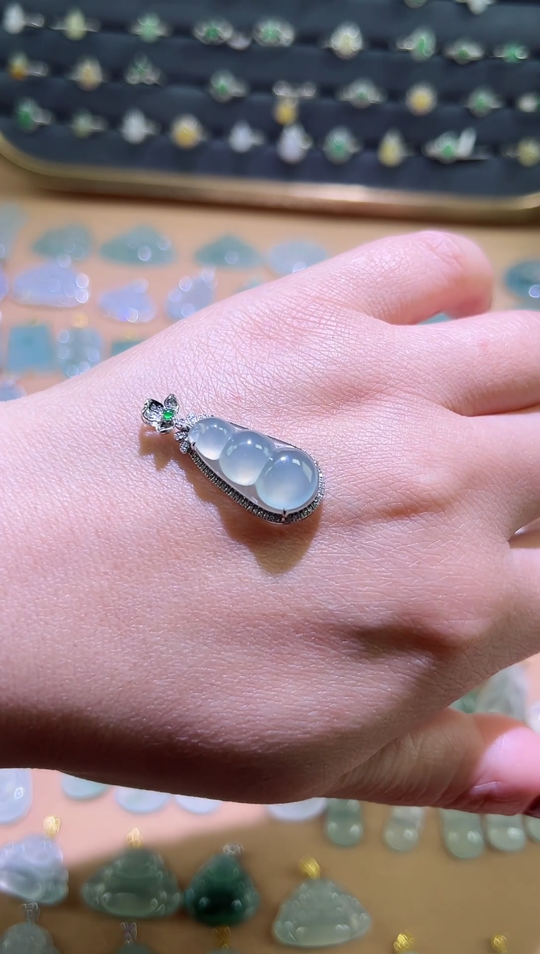 【闪购商品】翡翠颈饰18K金镶嵌豆子