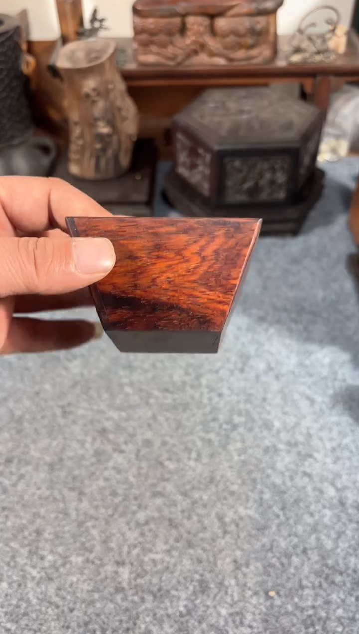 【闪购商品】贡木非常漂亮大气的一只小斗