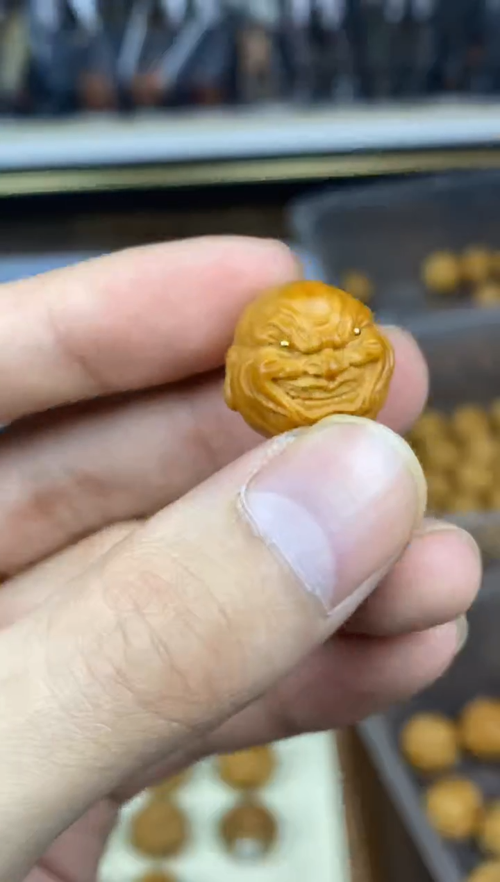 猴头核桃吊坠坏笑 