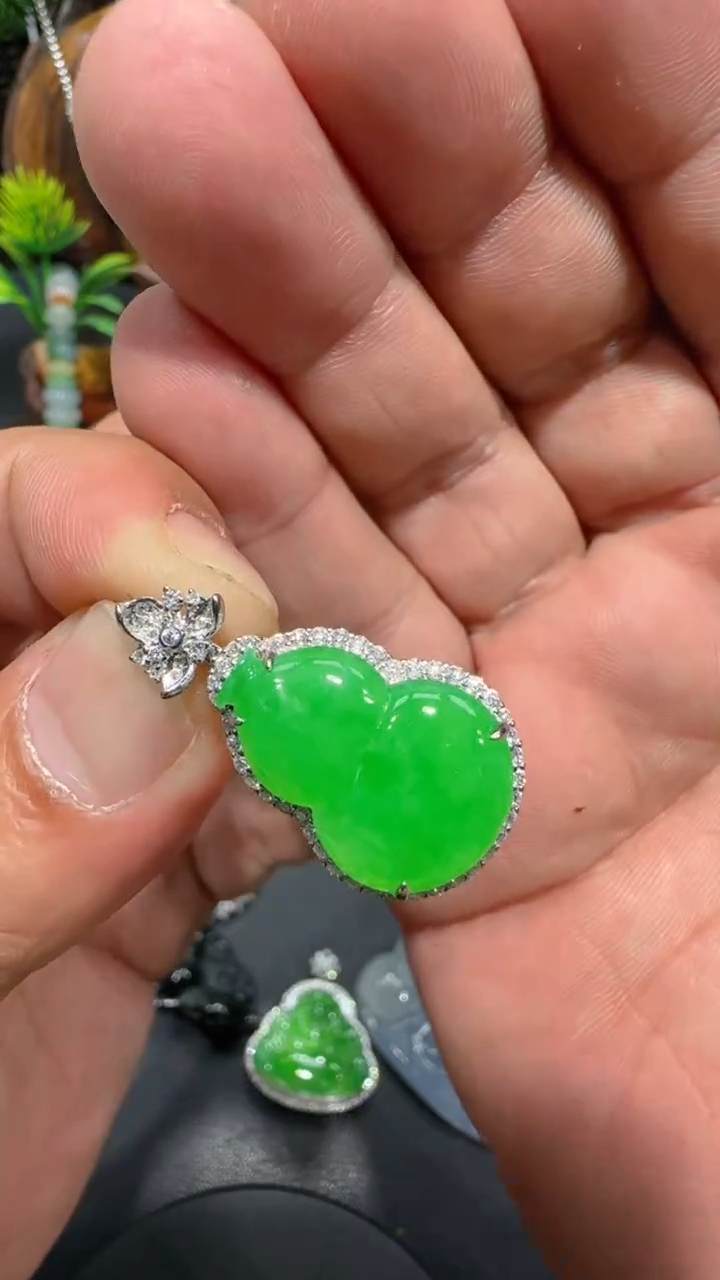 【闪购商品】翡翠吊坠(不含链)18K金镶嵌吊坠