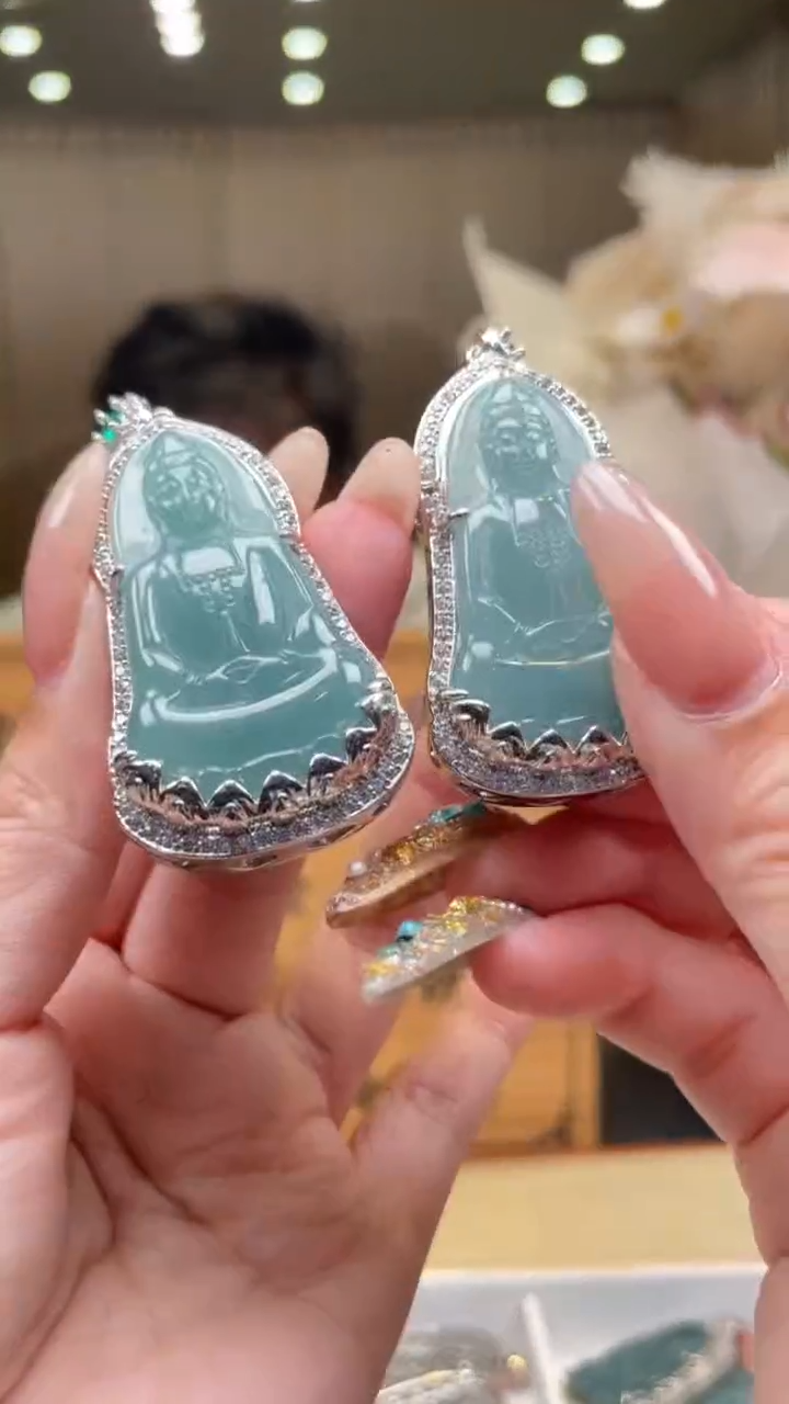 翡翠未镶嵌颈饰多样性发货 (只发一件) *A48