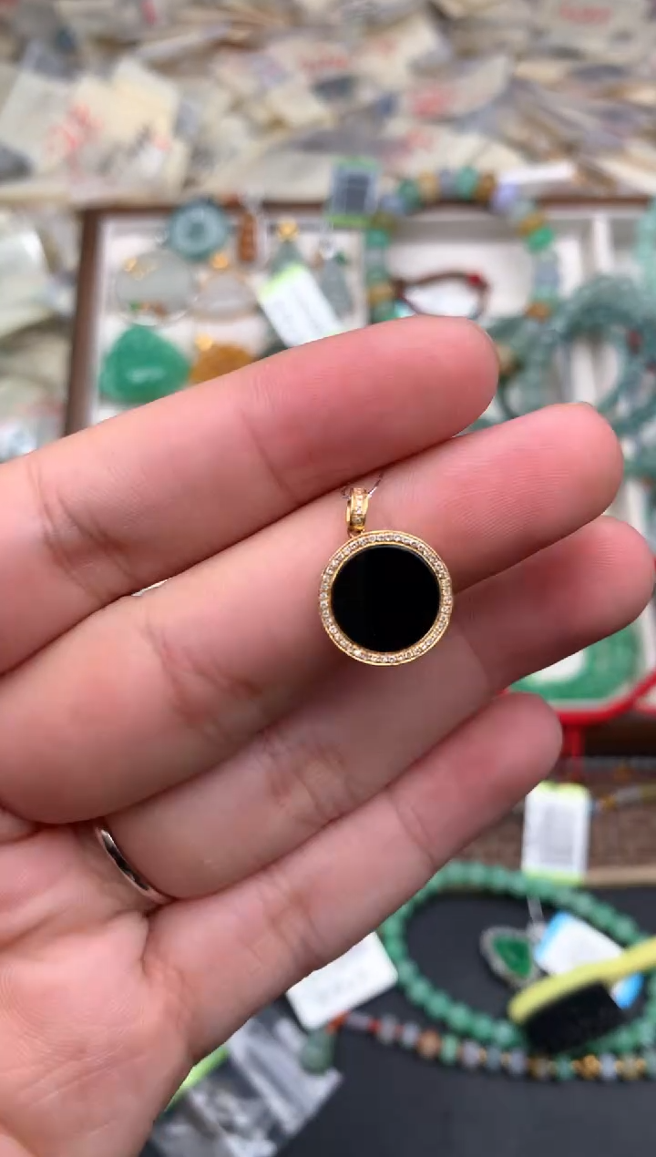 18K金镶嵌挂件翡翠一