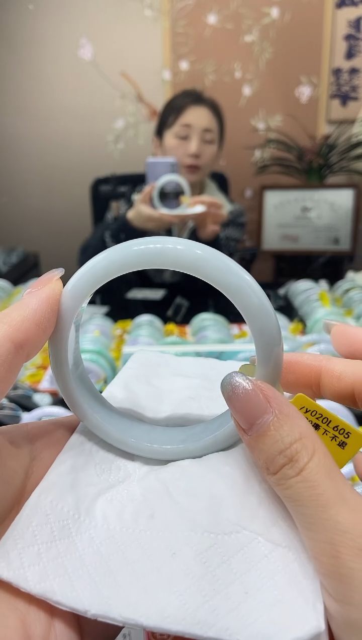 【闪购商品】翡翠未镶嵌手镯60.5圈口