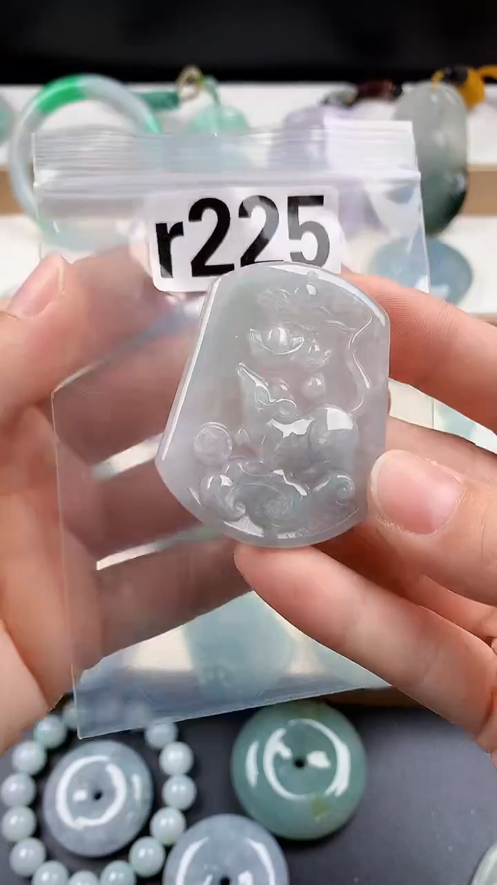 颈饰未镶嵌翡翠天然翡翠吊坠挂件