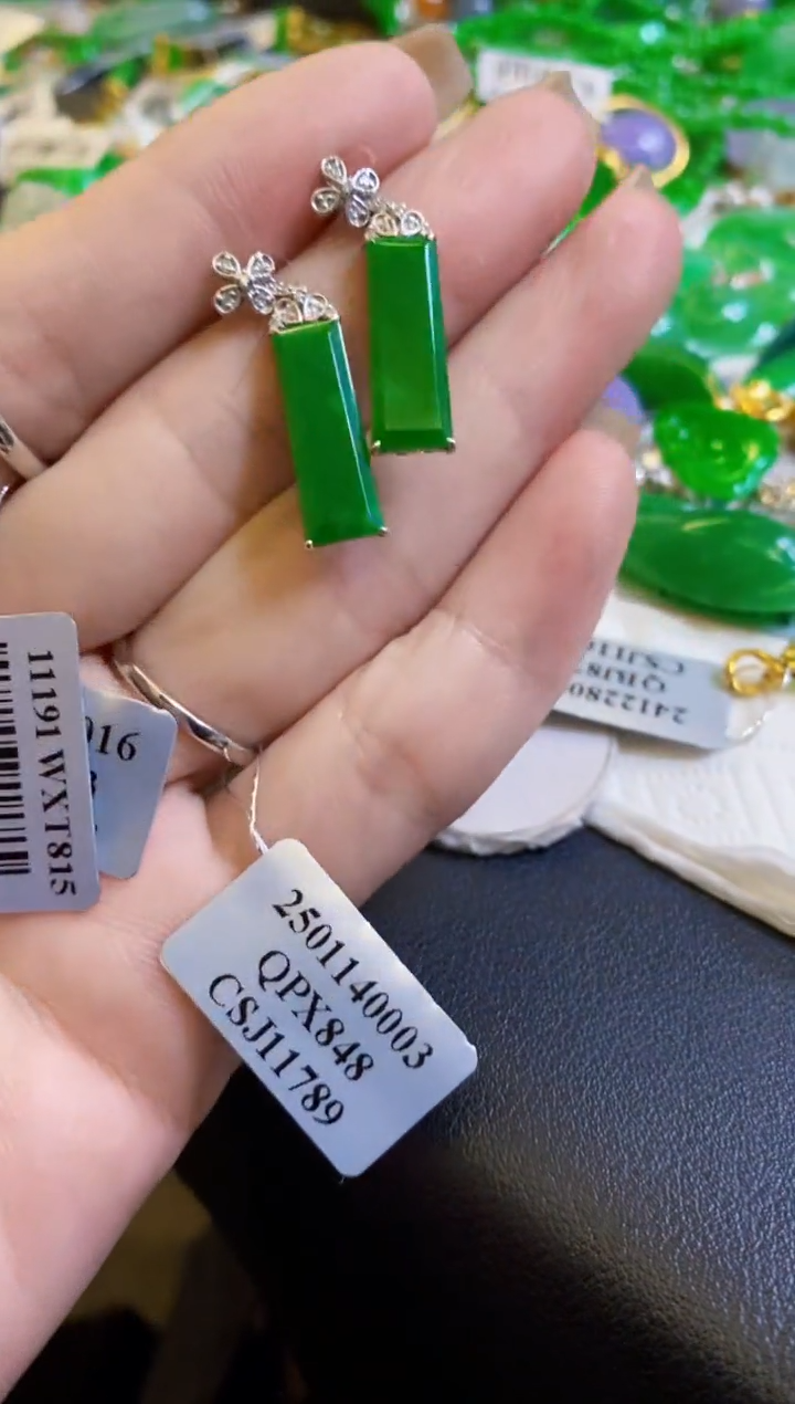 【闪购商品】翡翠颈饰18K金镶嵌耳饰