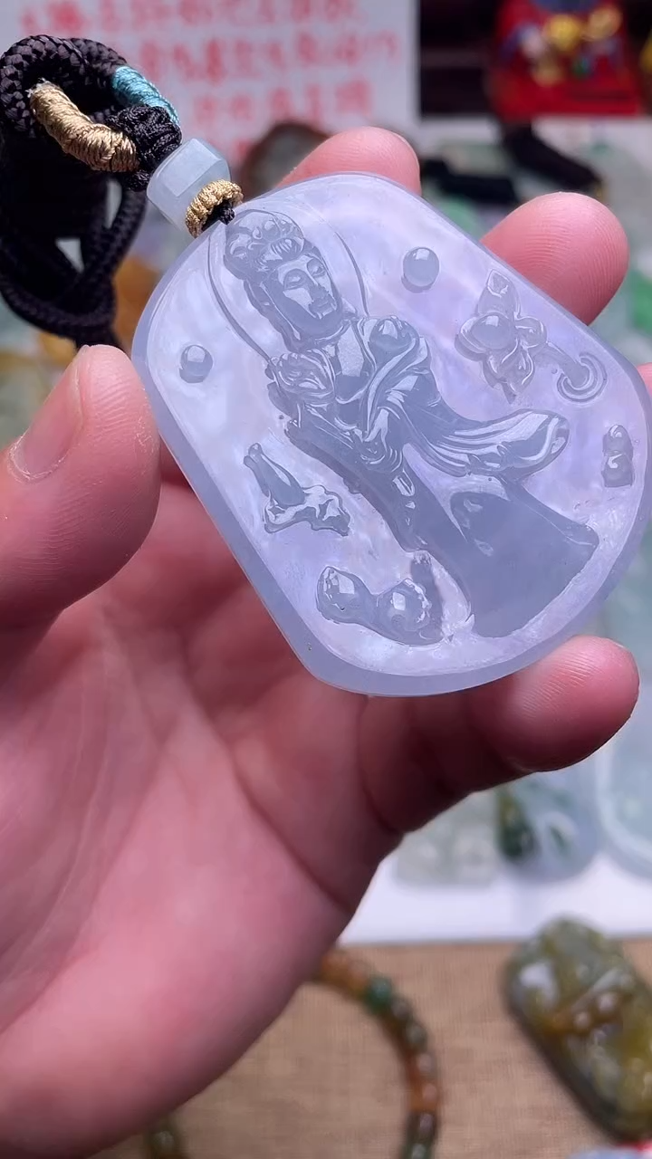 颈饰未镶嵌翡翠观音