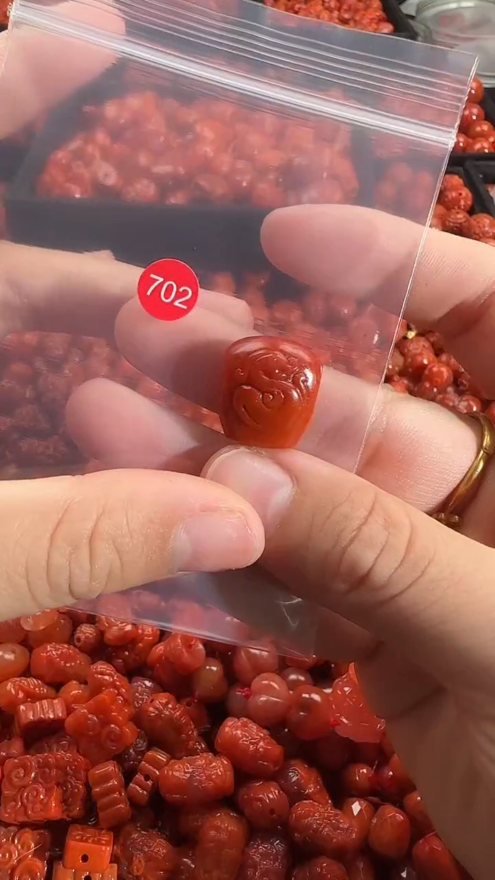 颈饰未镶嵌南红玛瑙1