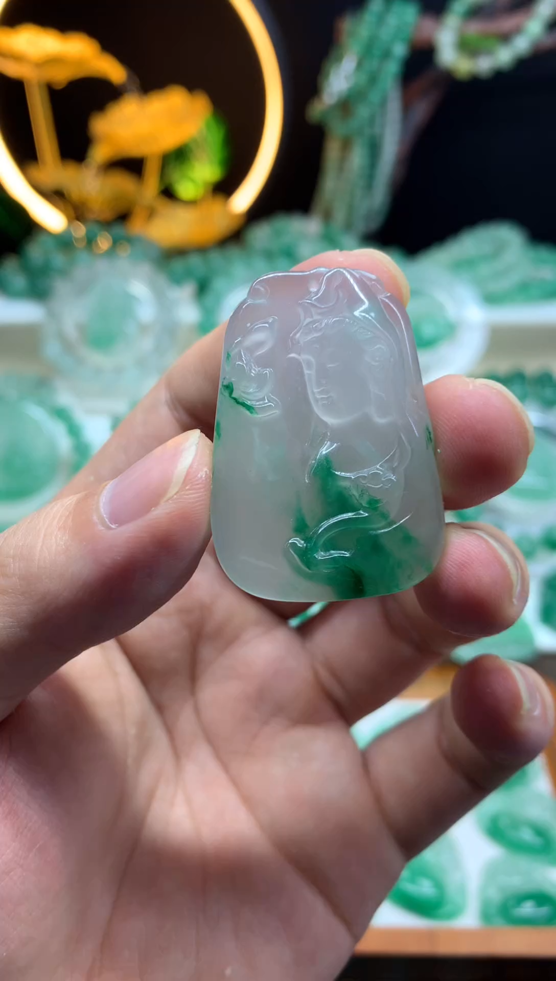 石英质玉（非洲翠）未镶嵌吊坠(不含链)半身观音牌