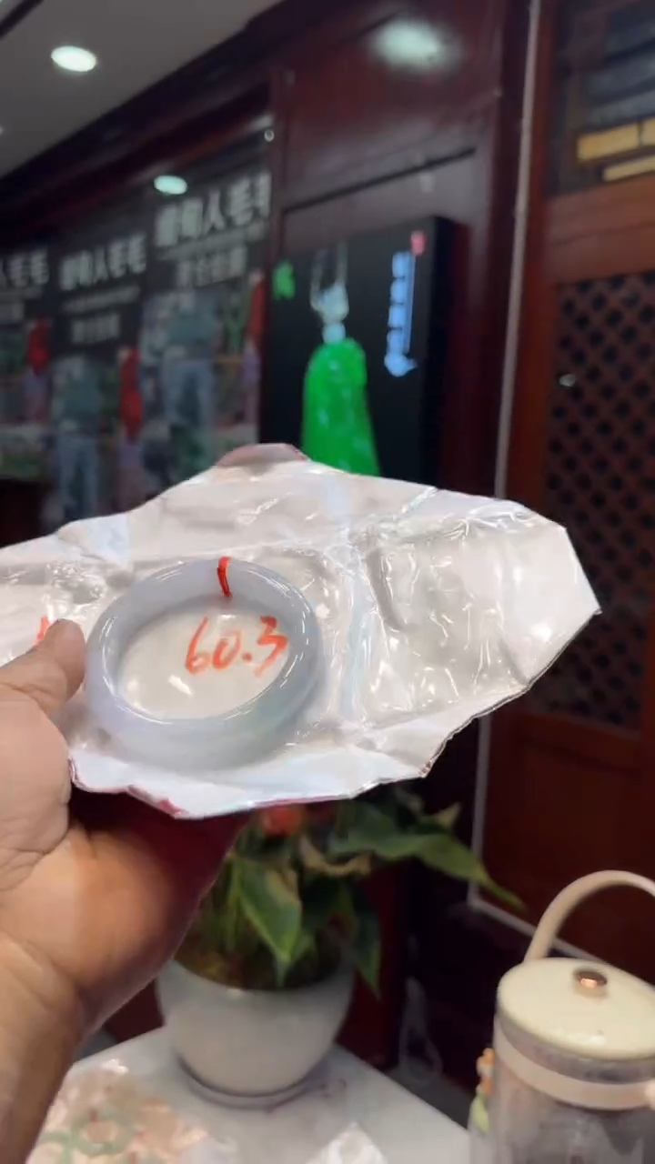 未镶嵌手镯翡翠手镯包容价