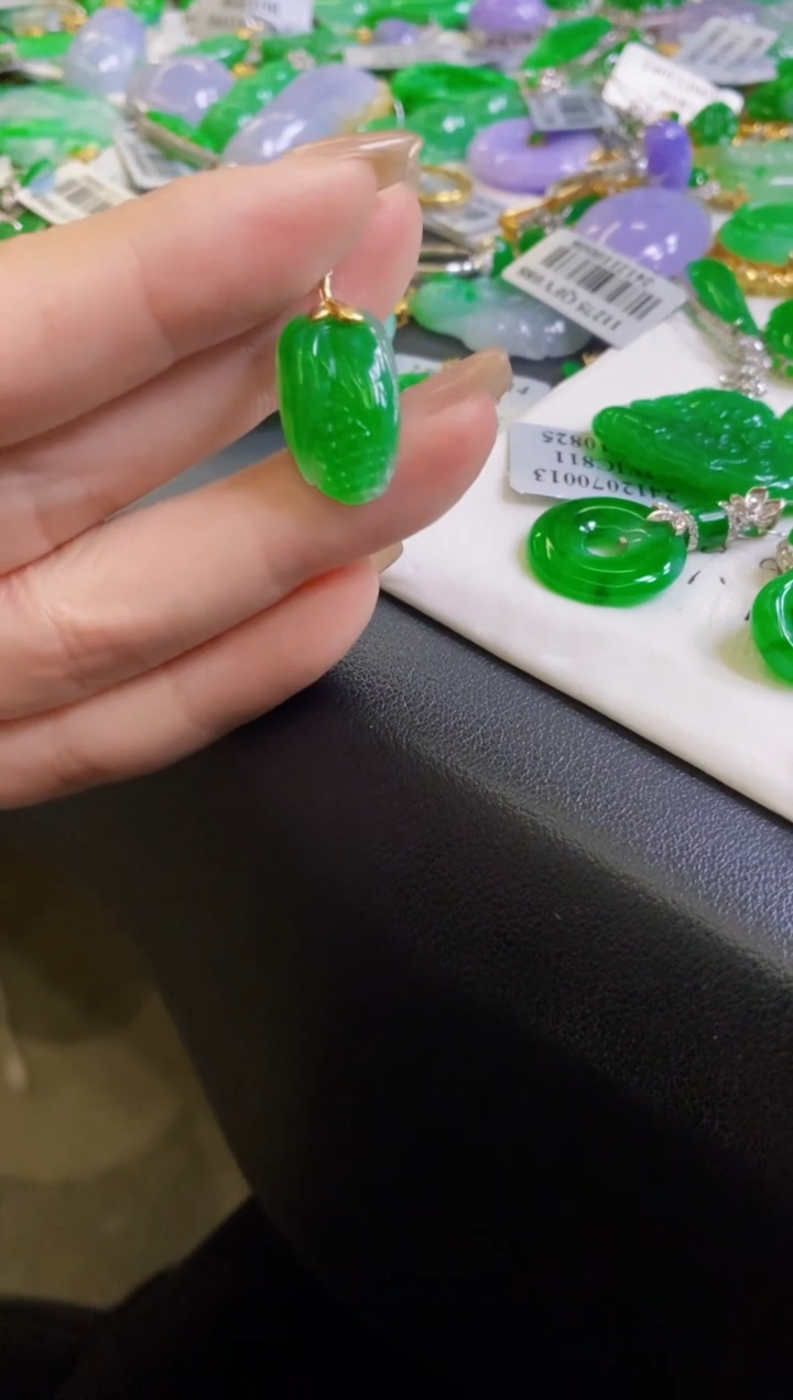 【闪购商品】翡翠颈饰18K金镶嵌吊坠