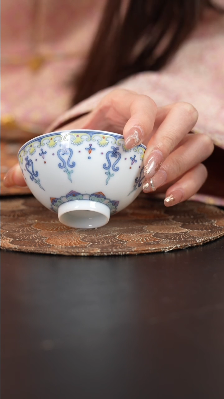 【闪购商品】杯问玉斗彩如意杯