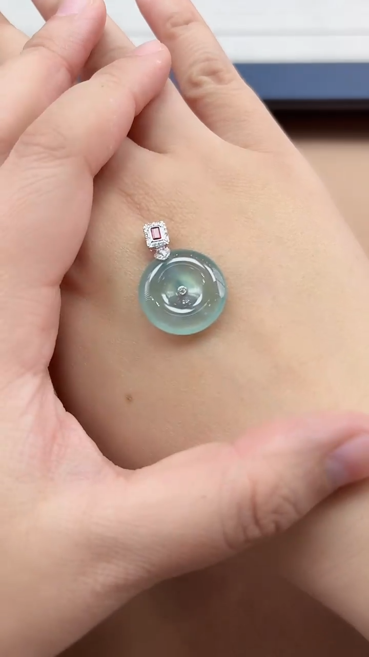 【闪购商品】翡翠颈饰18K金镶嵌平安扣