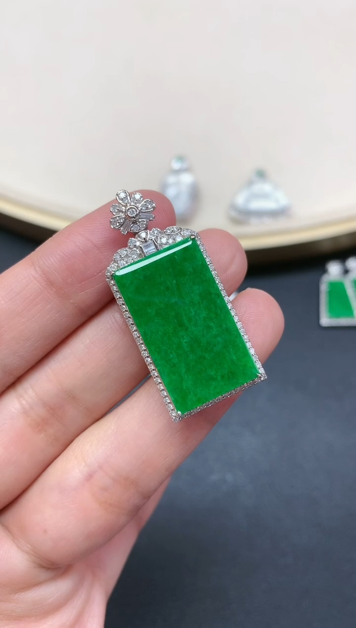 【闪购商品】翡翠吊坠(不含链)18K金镶嵌A52|16800