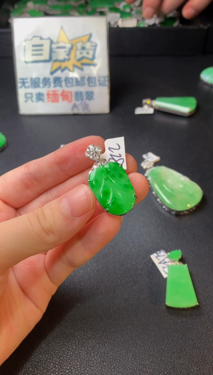 翡翠银S925镶嵌颈饰翡翠