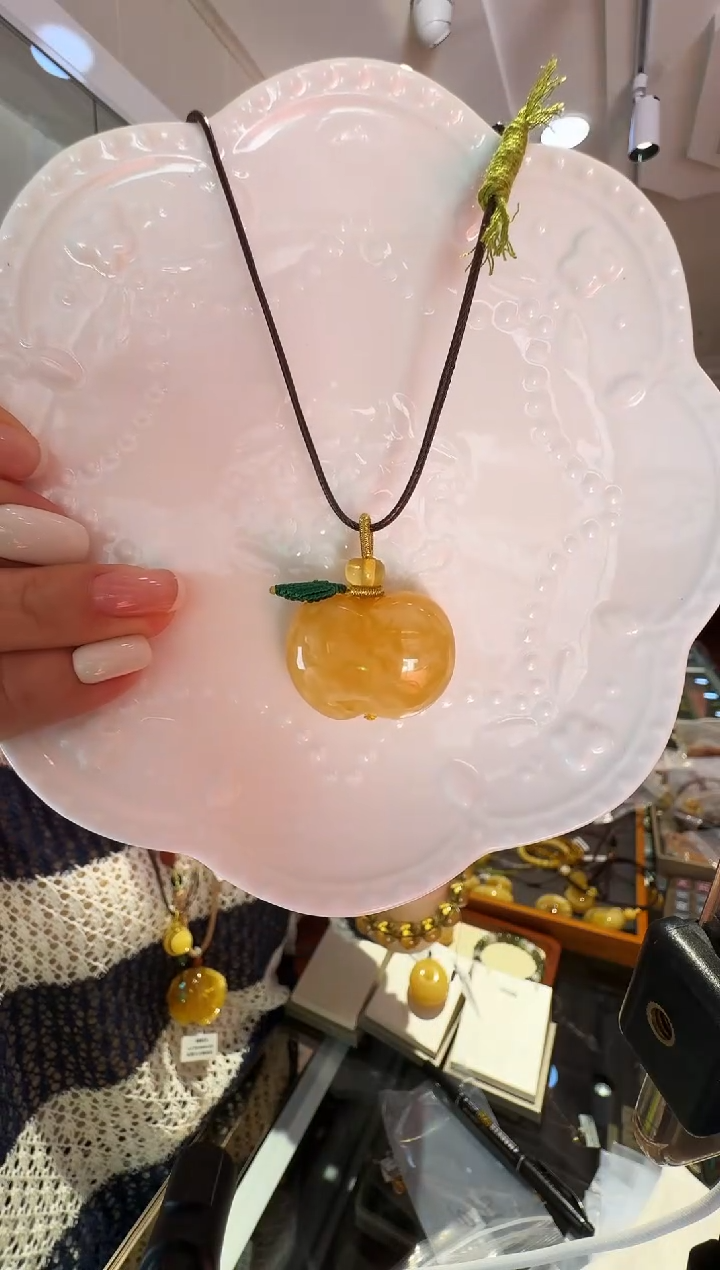 未镶嵌吊坠(赠链)蜜蜡吊坠