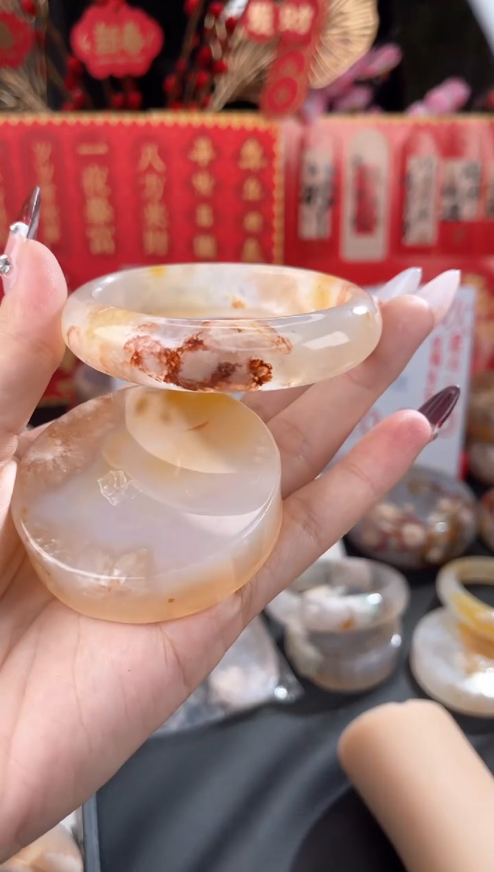 【闪购商品】石英质玉手镯未镶嵌56