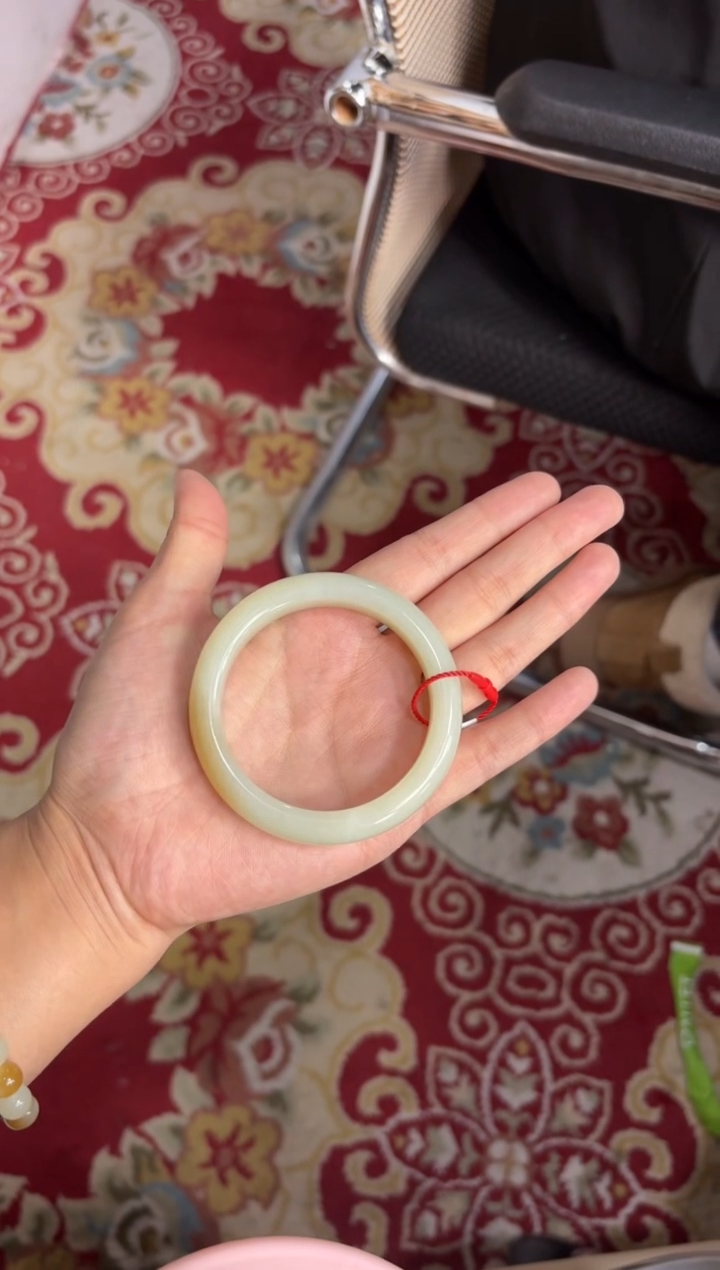 【闪购商品】和田玉手镯未镶嵌且末微色差迪克兰55+M