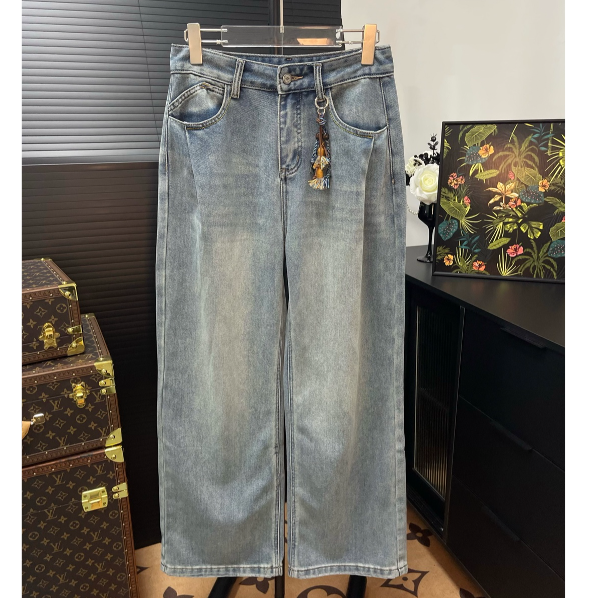 深圳南油高货2025新款秋冬加绒吊坠时尚显瘦直筒牛仔裤女