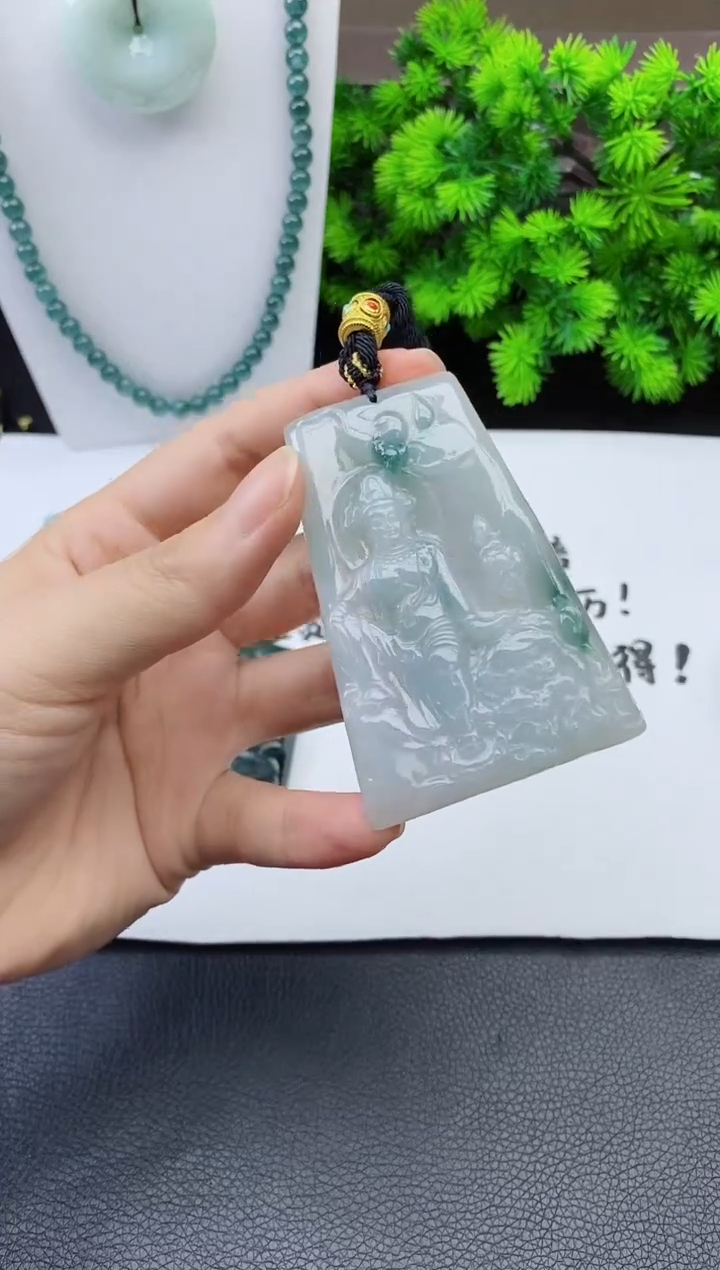 颈饰未镶嵌翡翠 