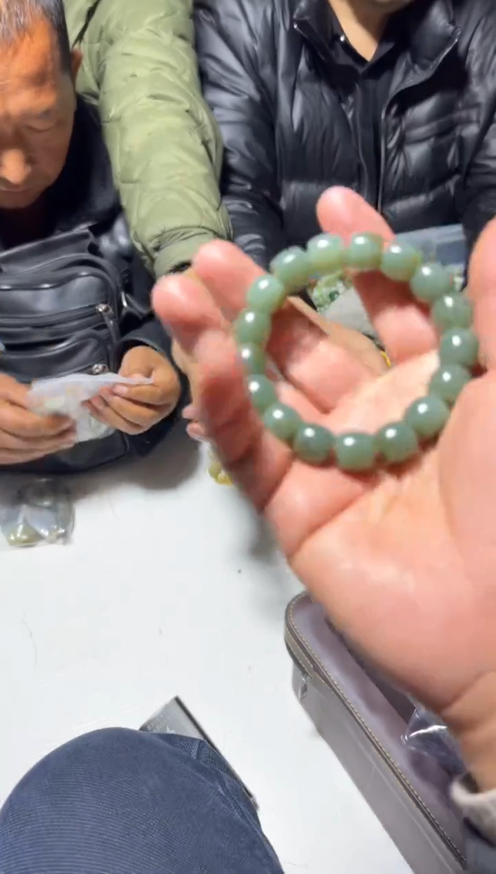 未镶嵌和田玉（糖玉）挂件和田玉