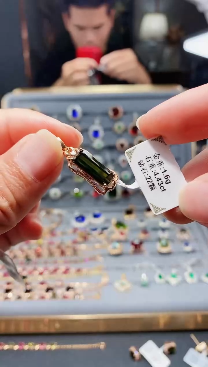 【闪购商品】碧玺颈饰18K金镶嵌4.43.