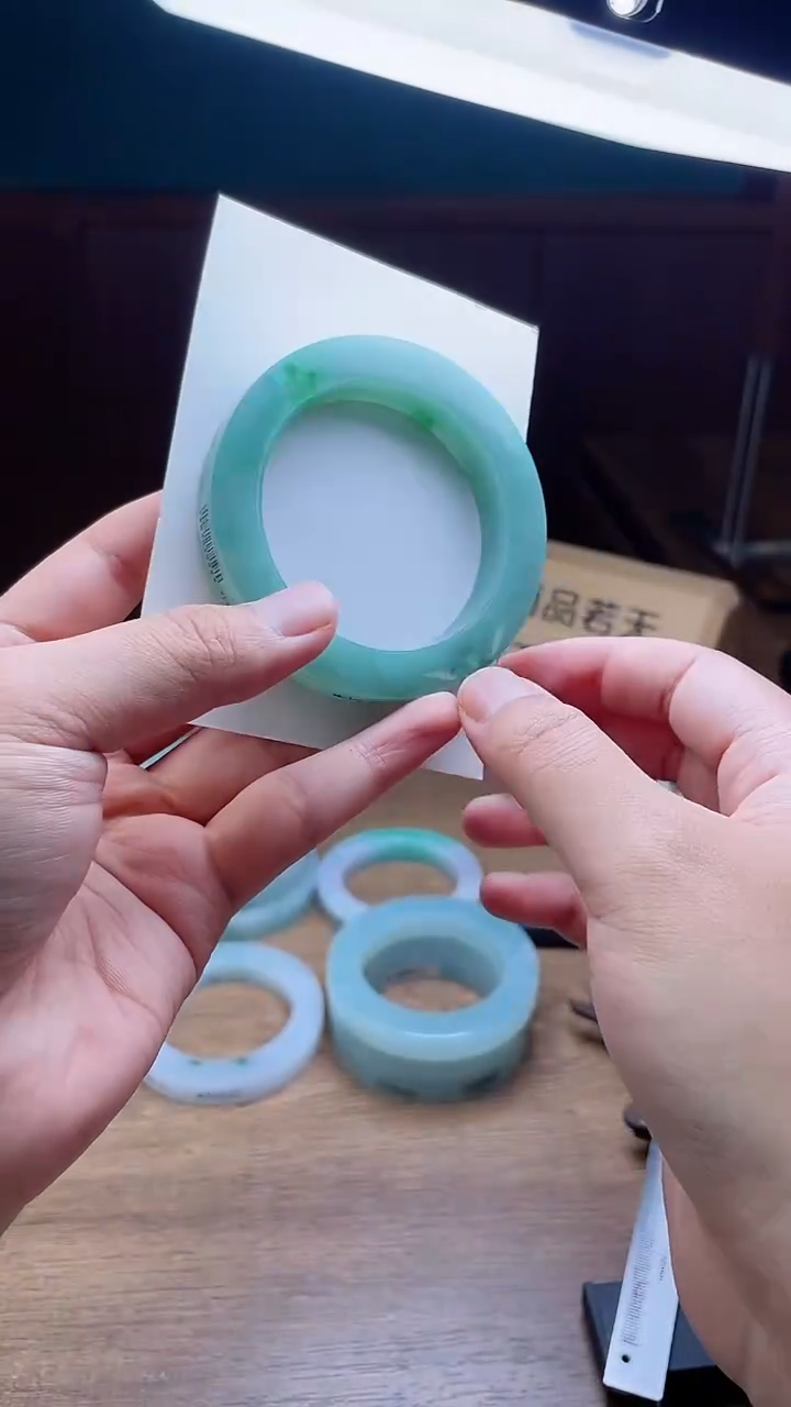 定制翡翠手镯未镶嵌兔*贝定制