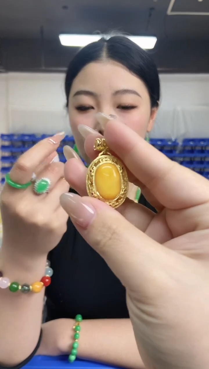 【闪购商品】蜜蜡裸石未镶嵌多样性发其一颜色微差