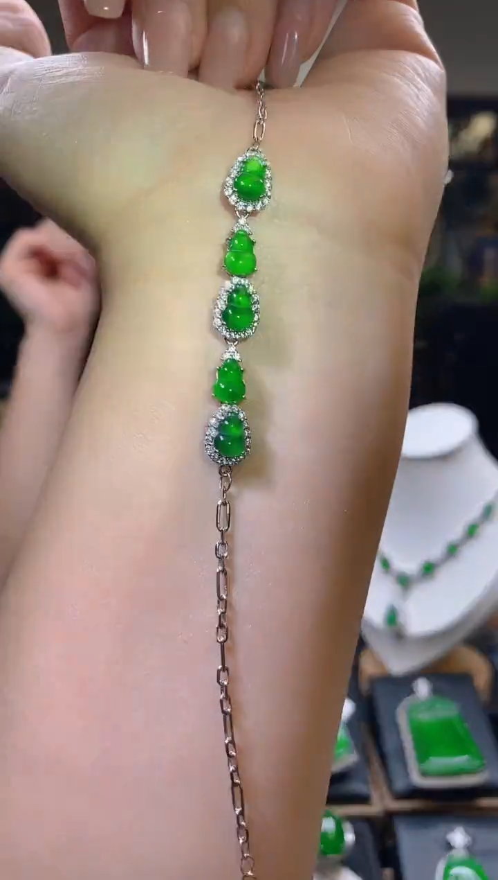 【闪购商品】翡翠吊坠(不含链)未镶嵌翡翠手链