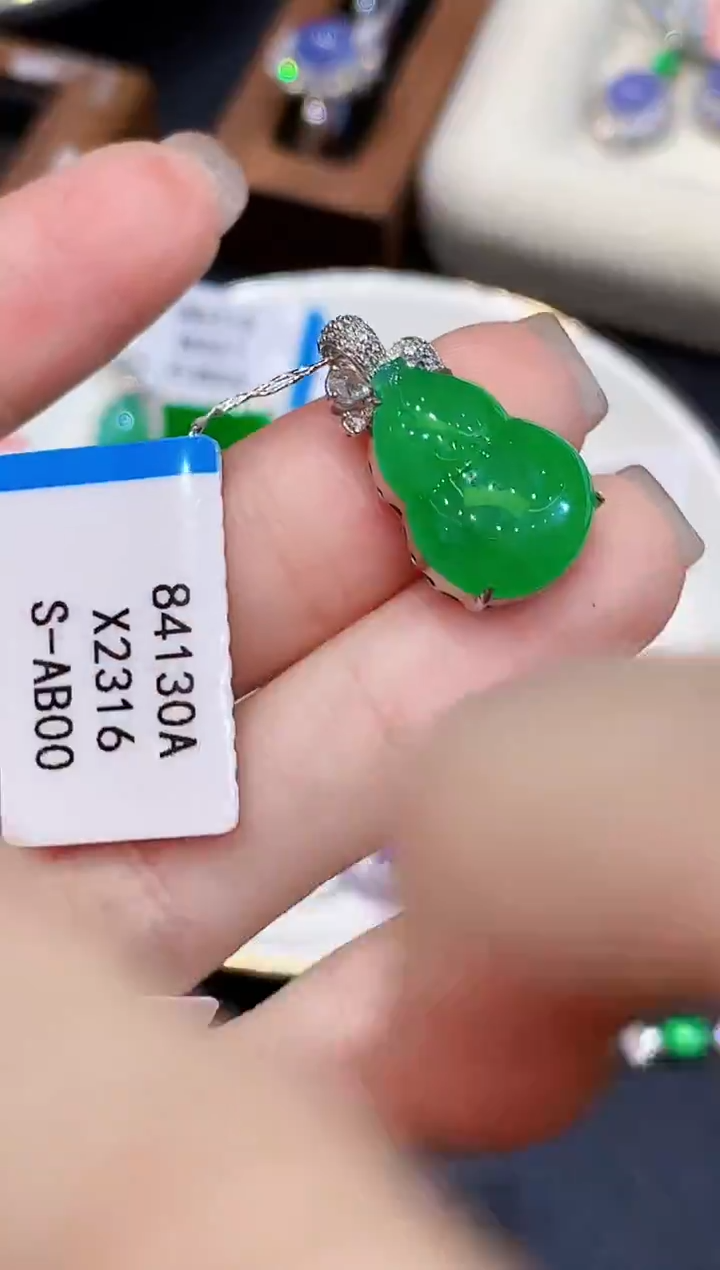 吊坠(不含链)18K金镶嵌翡翠X2360多样性发其一