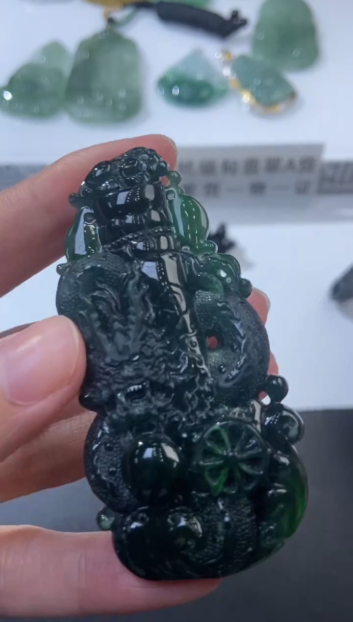 未镶嵌挂件翡翠372634     多人 