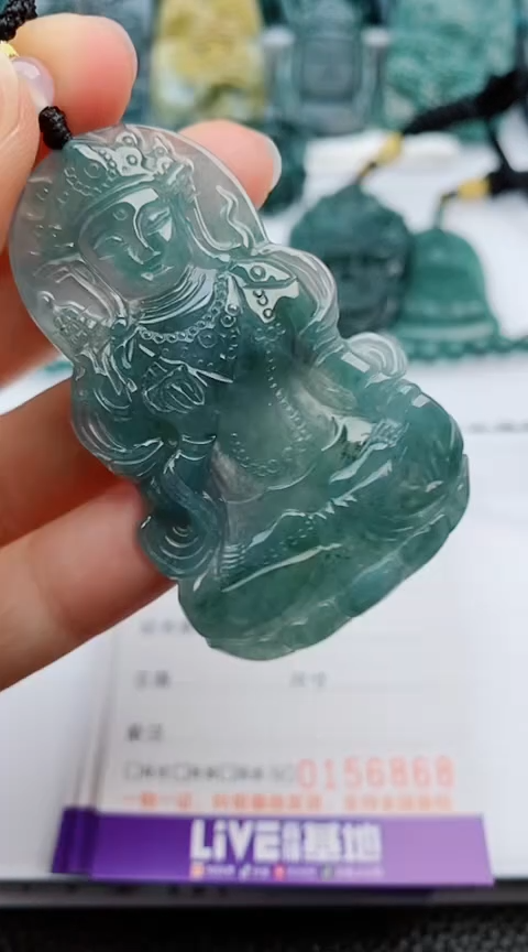 翡翠未镶嵌颈饰               