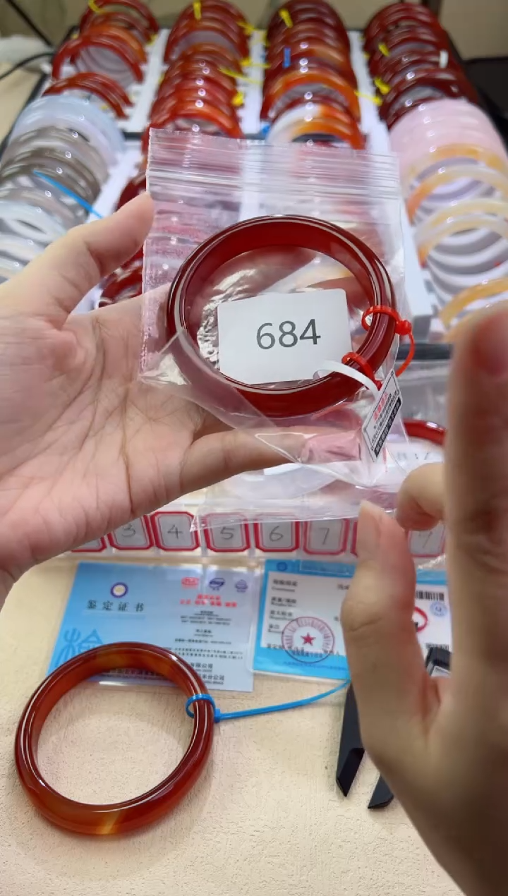 玛瑙/玉髓手镯未镶嵌55圈口*684