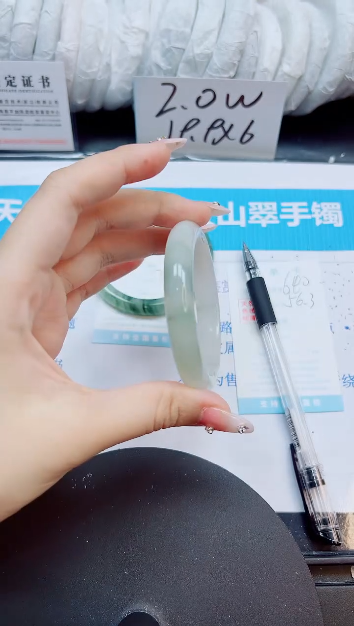 【闪购商品】石英质玉未镶嵌手镯640/56.3