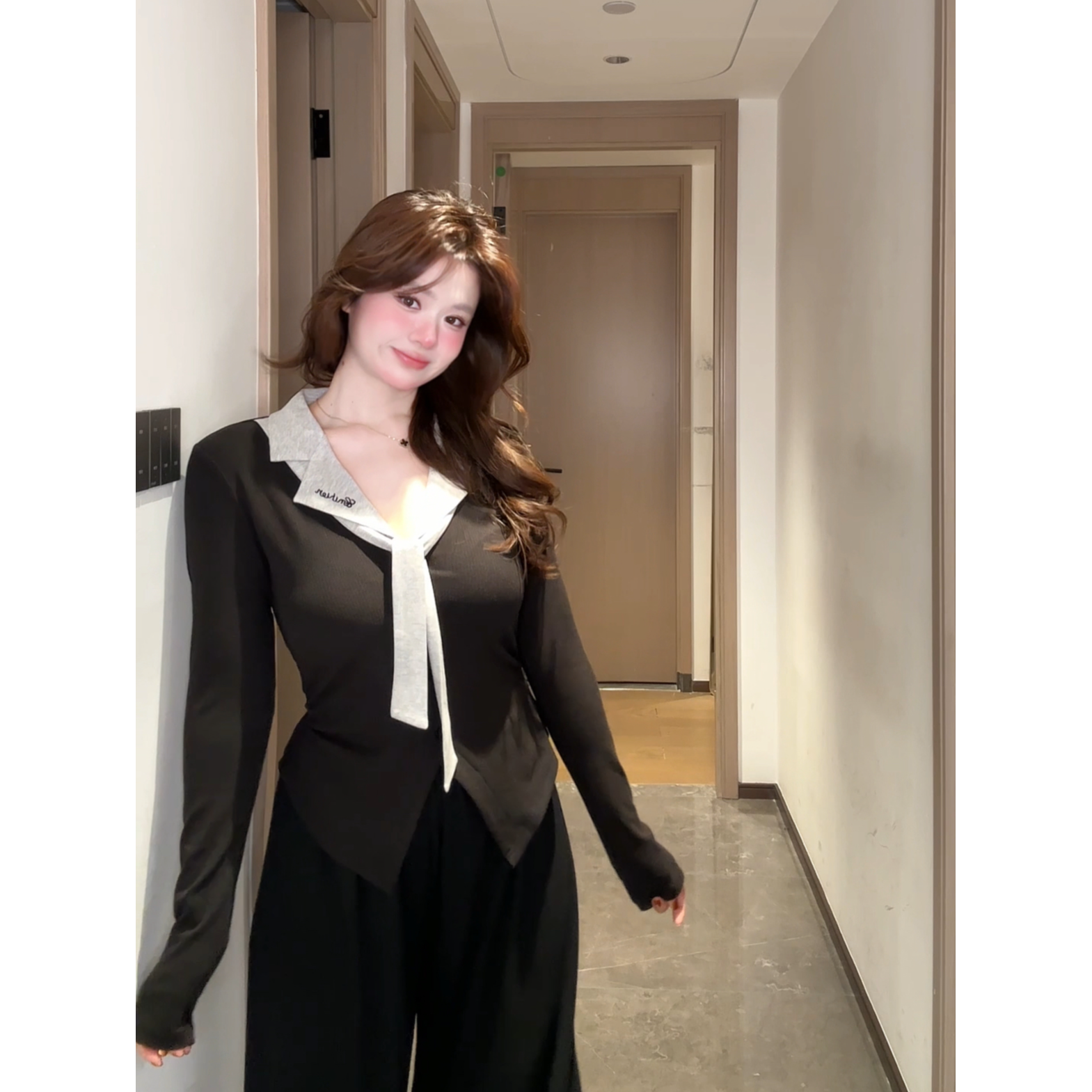 微胖mm秋冬穿搭黑色polo衫长袖T恤女超好看单穿系带别致上衣0478