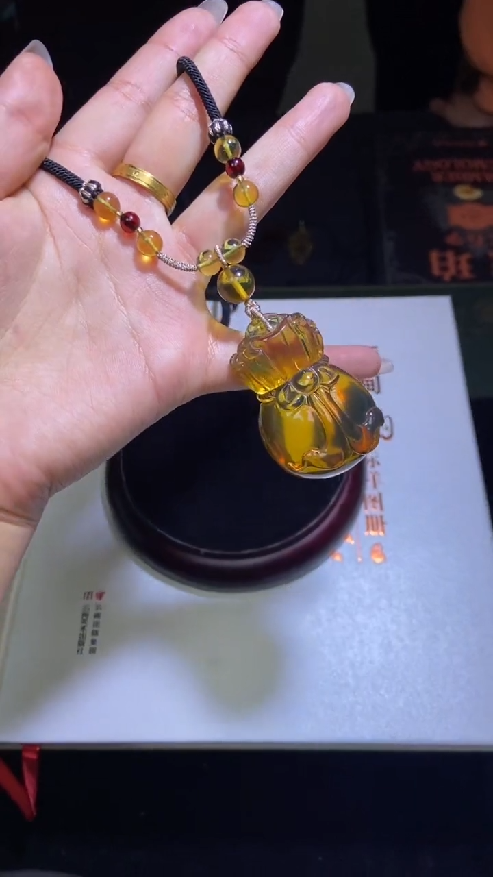 琥珀吊坠(赠链)未镶嵌吊坠