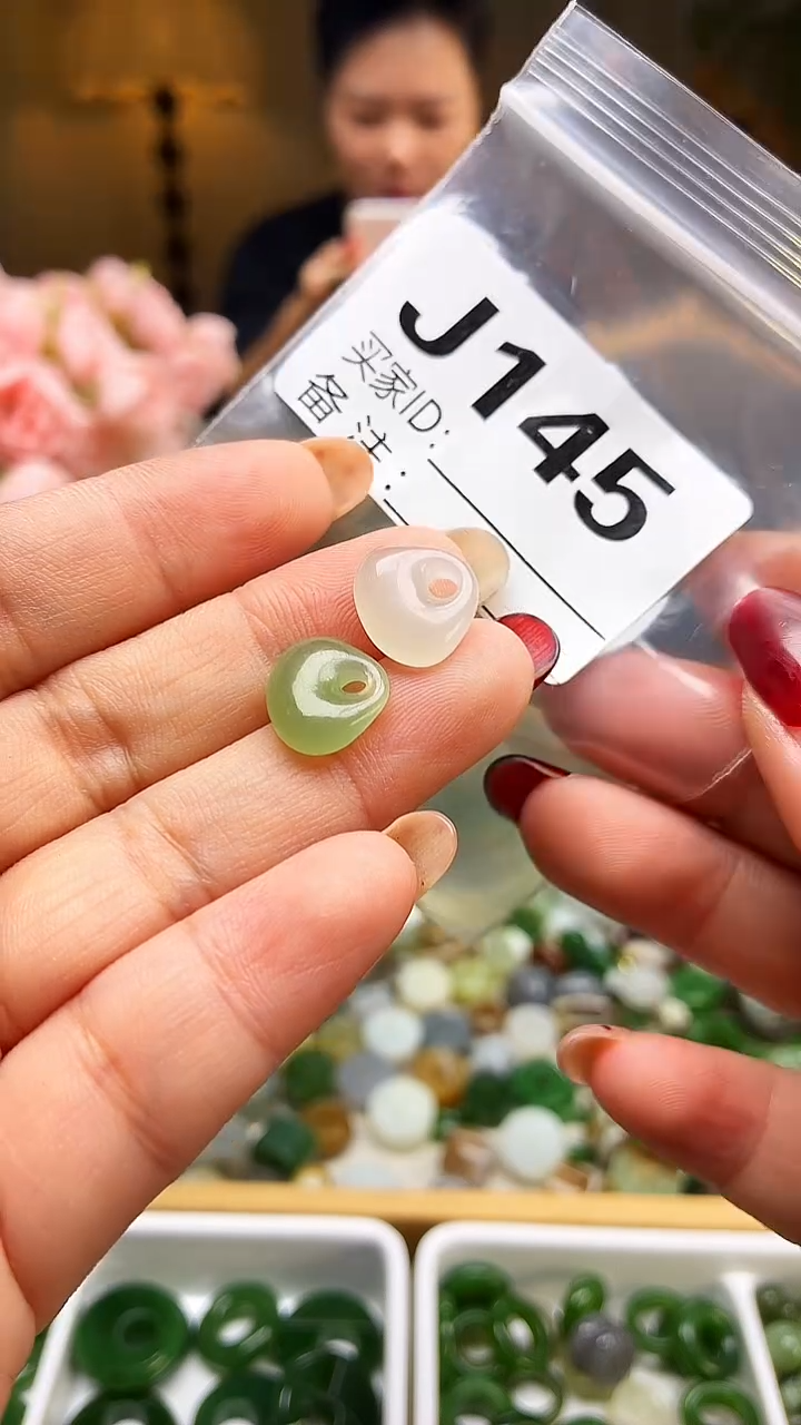 颈饰未镶嵌和田玉2个