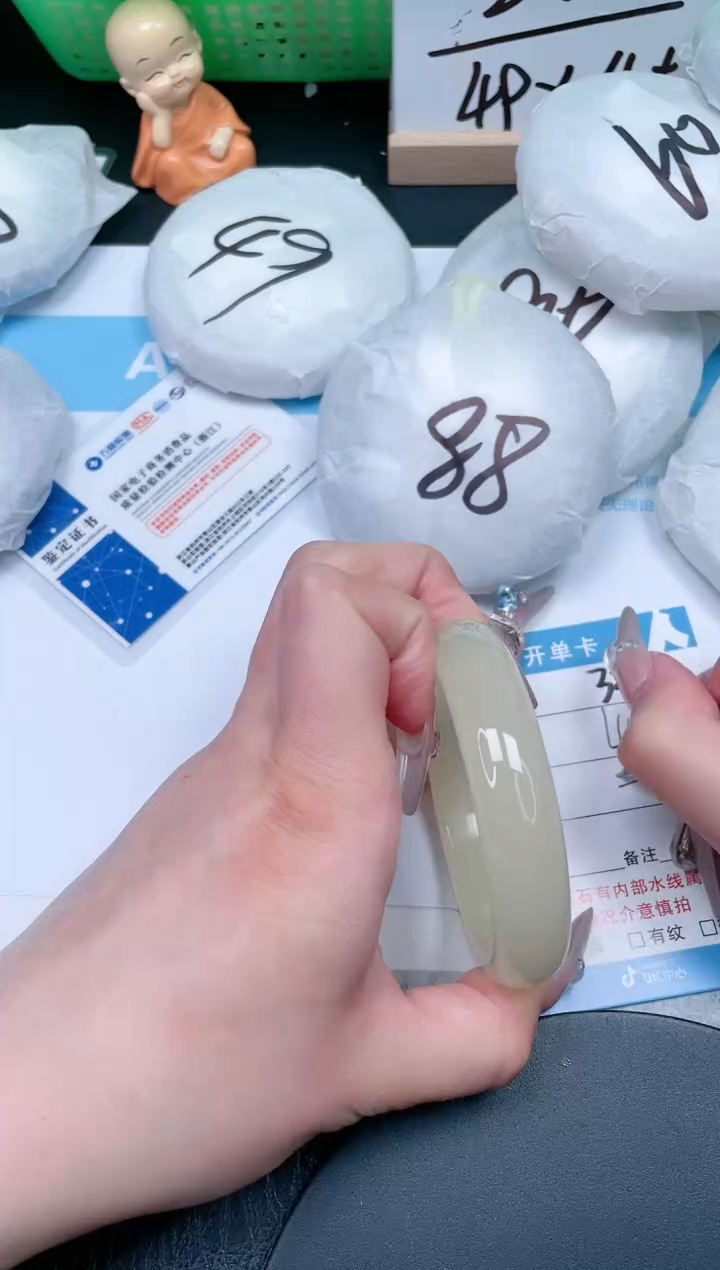 【闪购商品】石英质玉手镯未镶嵌328-56.4