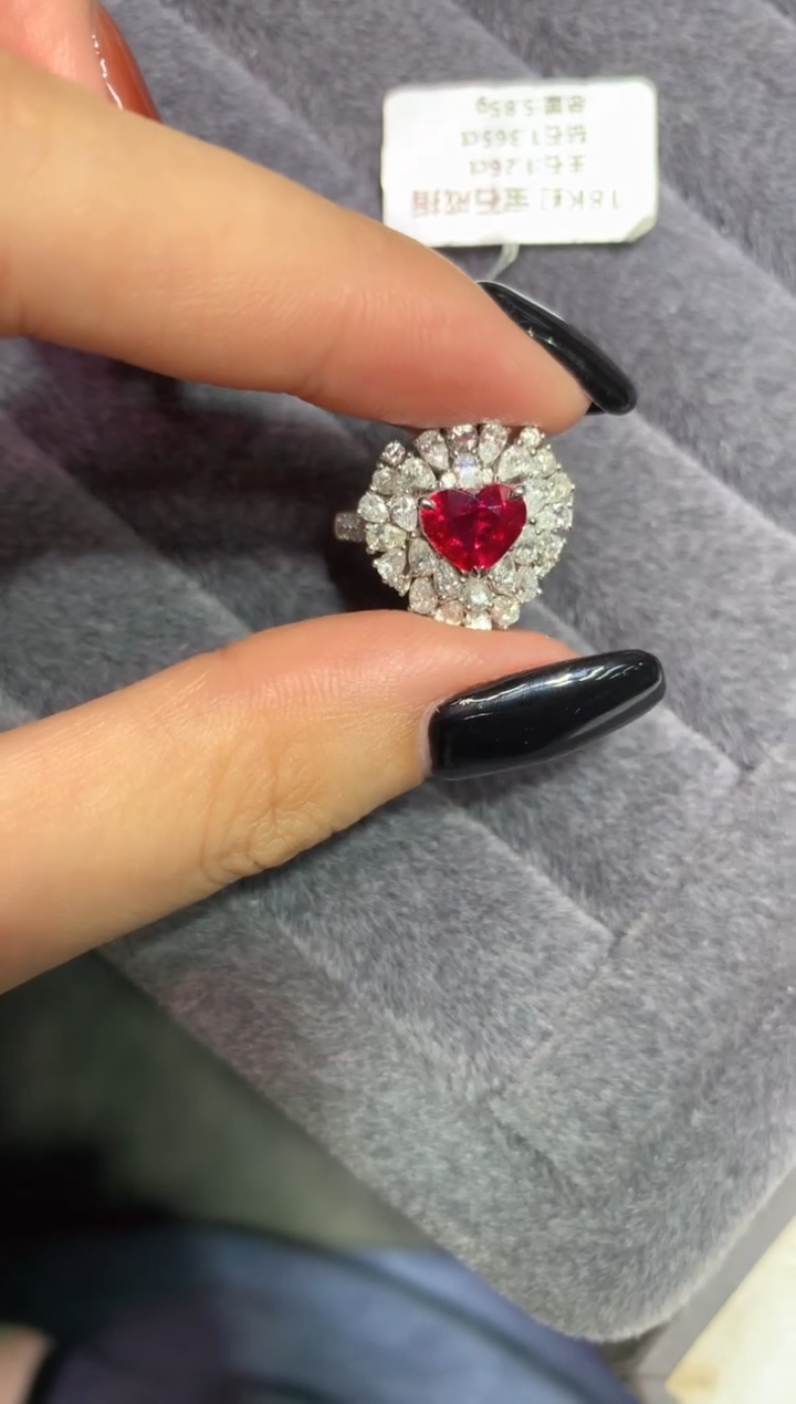 18K金镶嵌戒指红宝石1.26ctGSR无烧主证鸽血红
