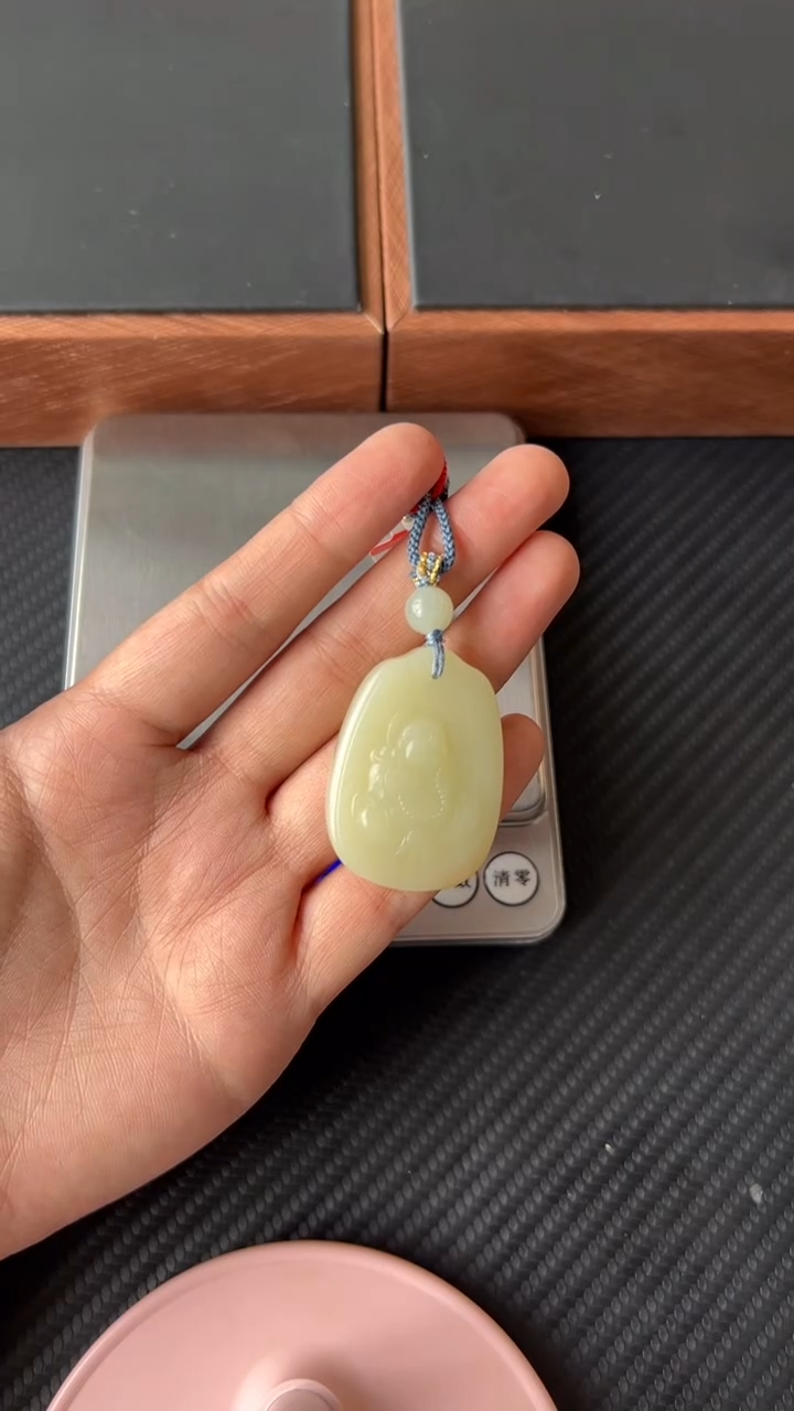 【闪购商品】和田玉吊坠(赠链)未镶嵌且末微色差迪克兰一细
