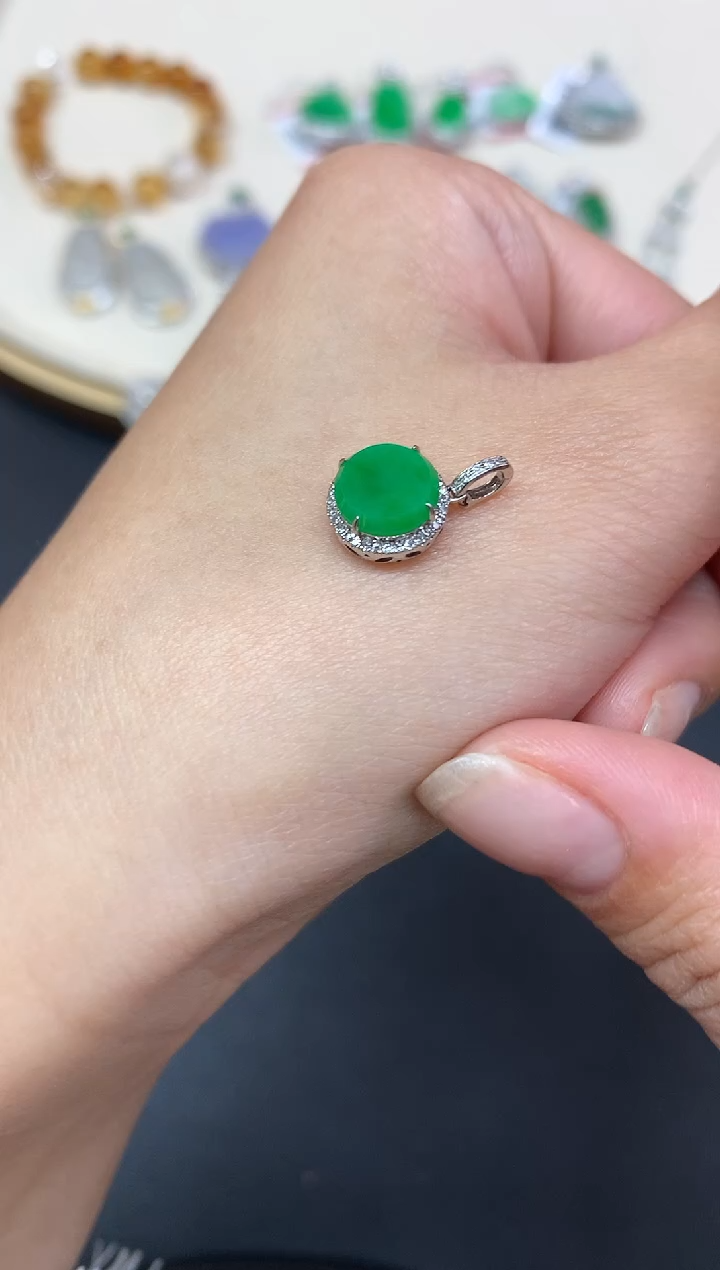 【闪购商品】翡翠吊坠(不含链)18K金镶嵌A420|2980