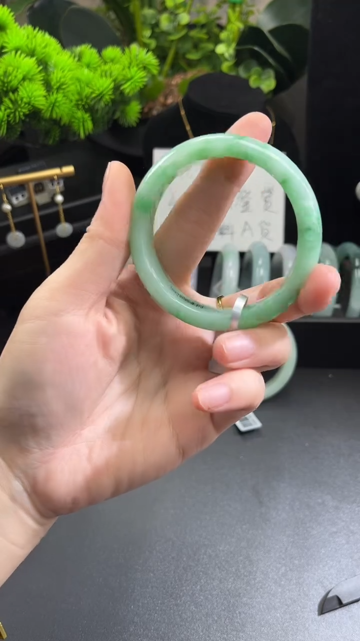 【闪购商品】翡翠手镯未镶嵌正圈