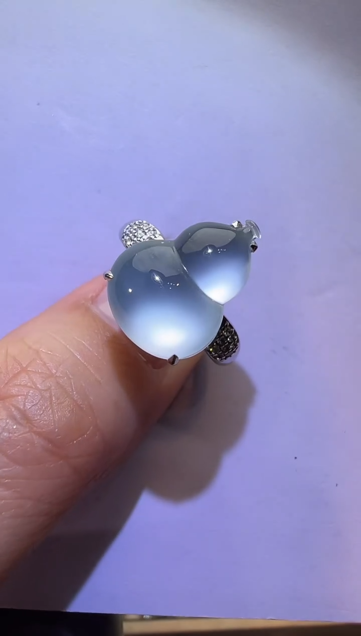 18K金镶嵌戒指翡翠葫芦