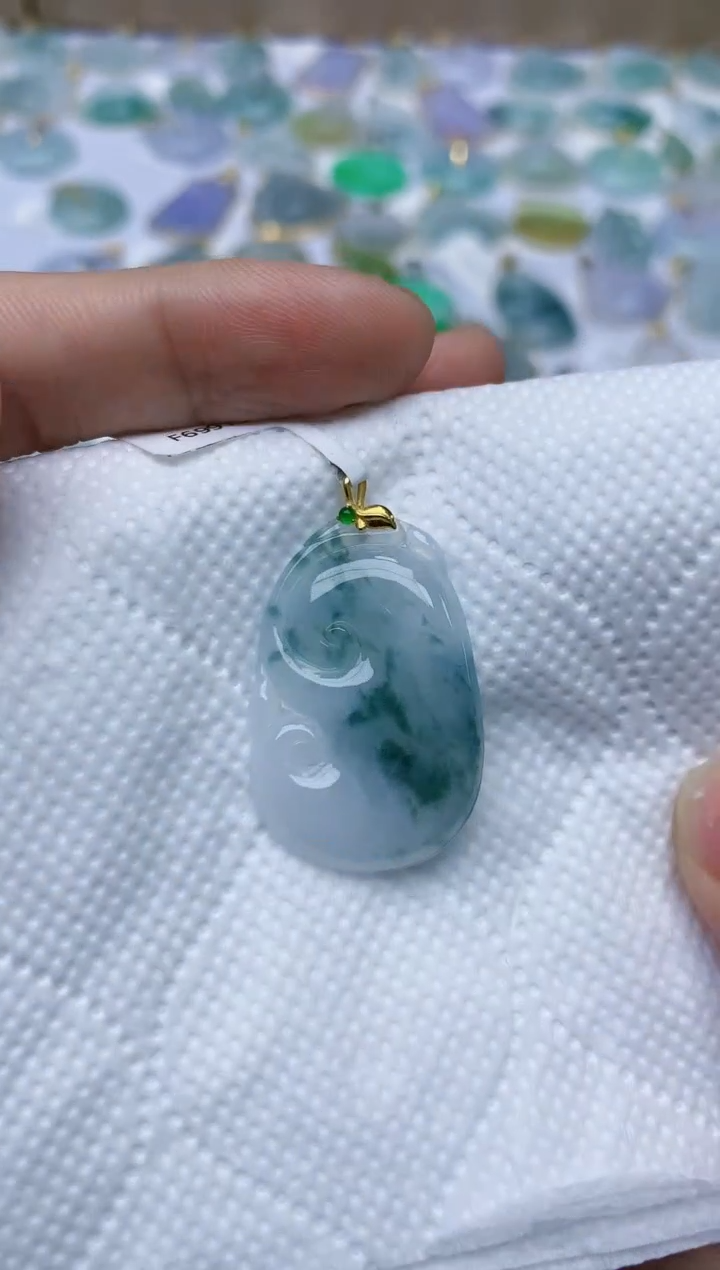 翡翠18K金镶嵌颈饰天然翡翠A货