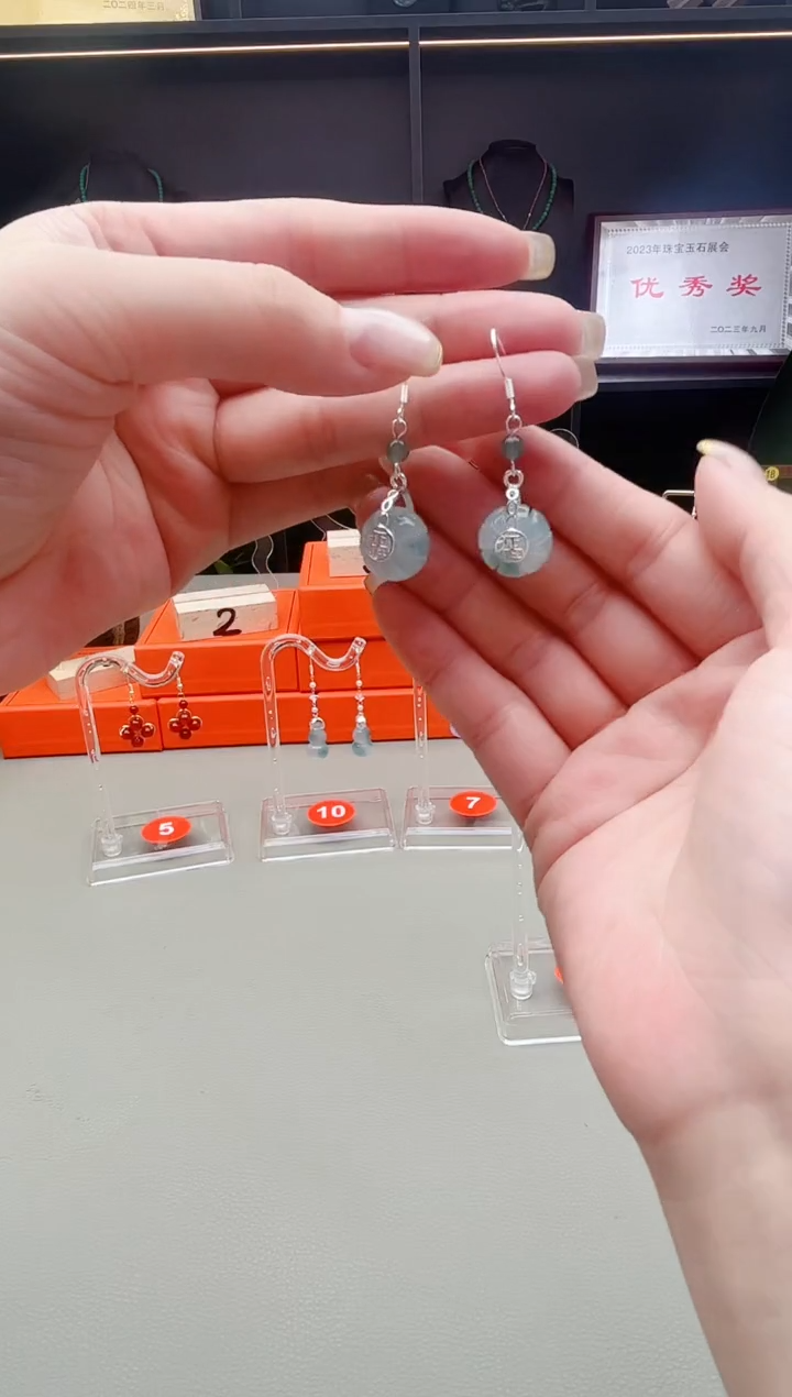 未镶嵌石英质玉（天山翠）耳钉F02