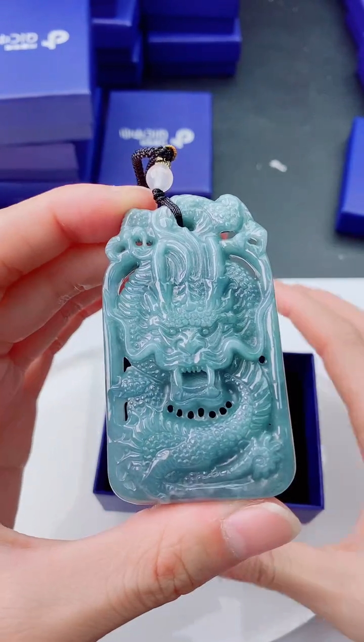 【闪购商品】翡翠颈饰未镶嵌         