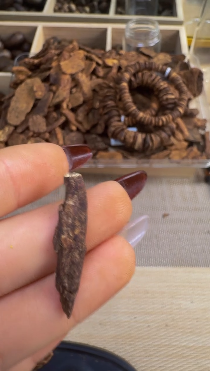 【闪购商品】沉香吊坠越南惠安红土