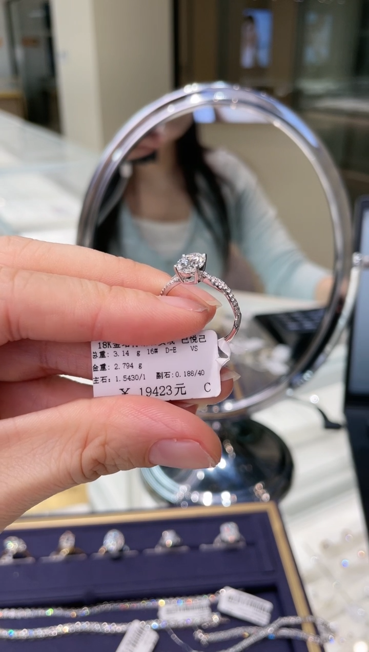 【闪购商品】合成钻石18K金镶嵌戒指钻戒