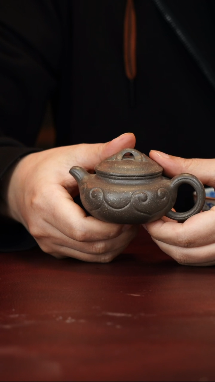 茶壶紫砂金国东--手工--仿古