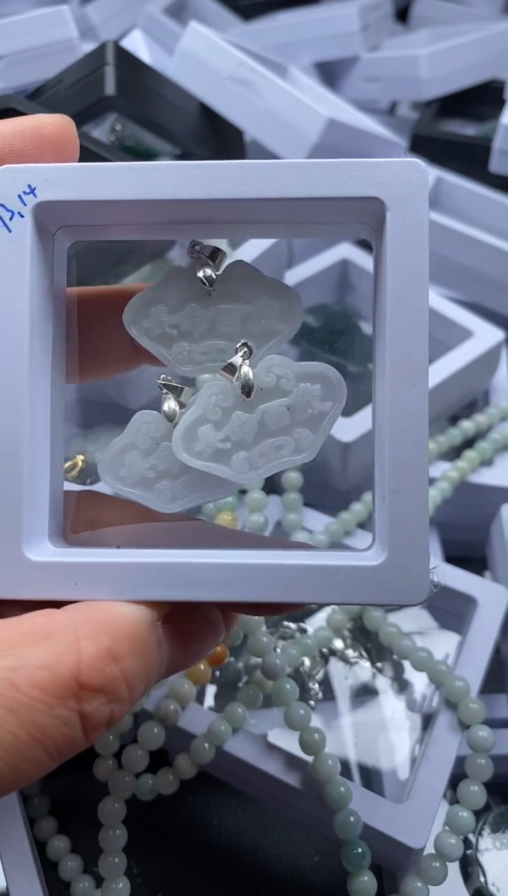 【闪购商品】翡翠吊坠(不含链)未镶嵌180