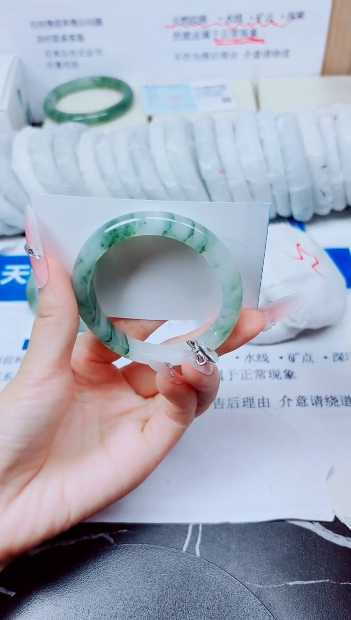 未镶嵌手镯石英质玉180/52